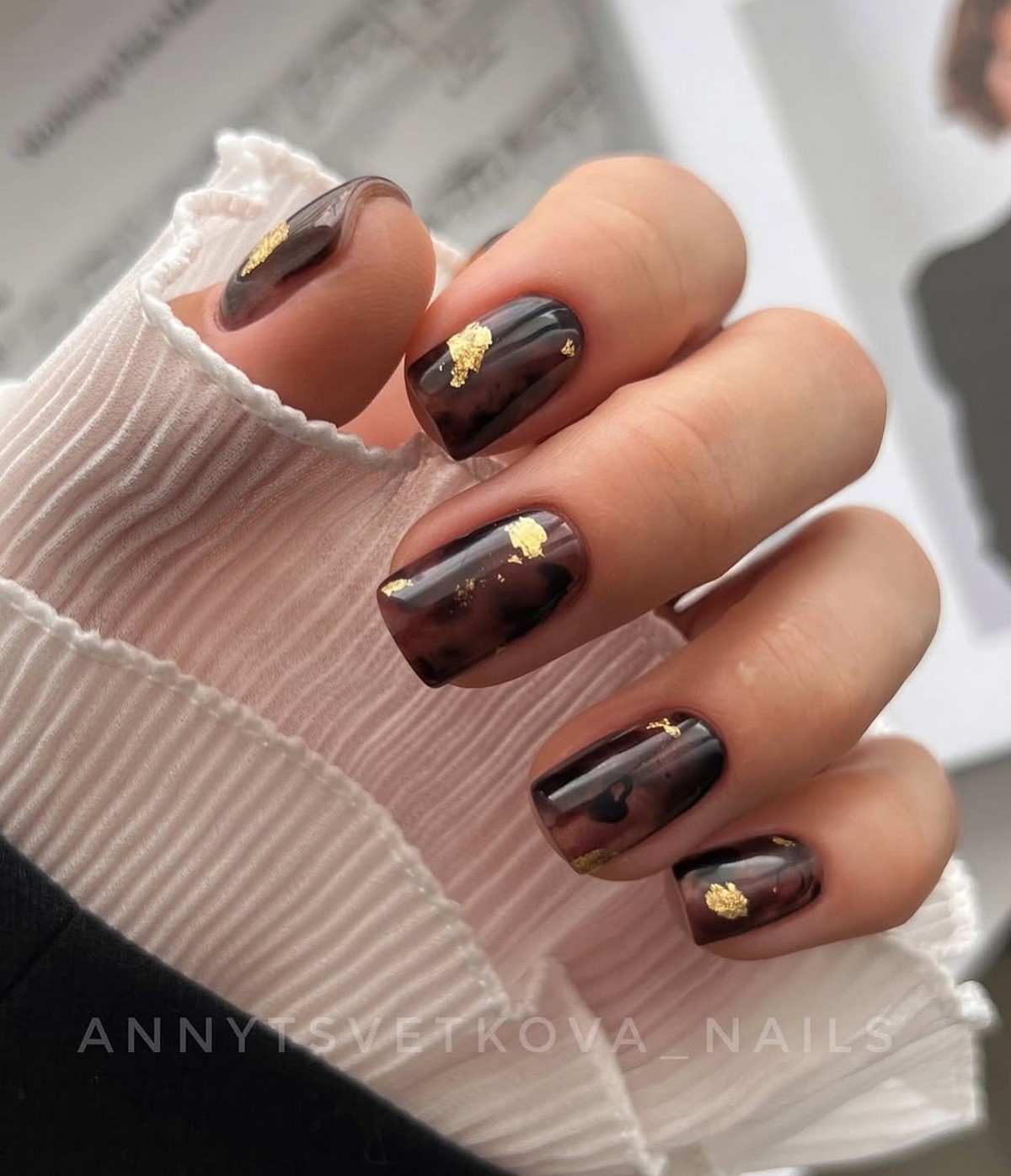 Денежный маникюр в ноябре 2026: тренды для удачи и успеха