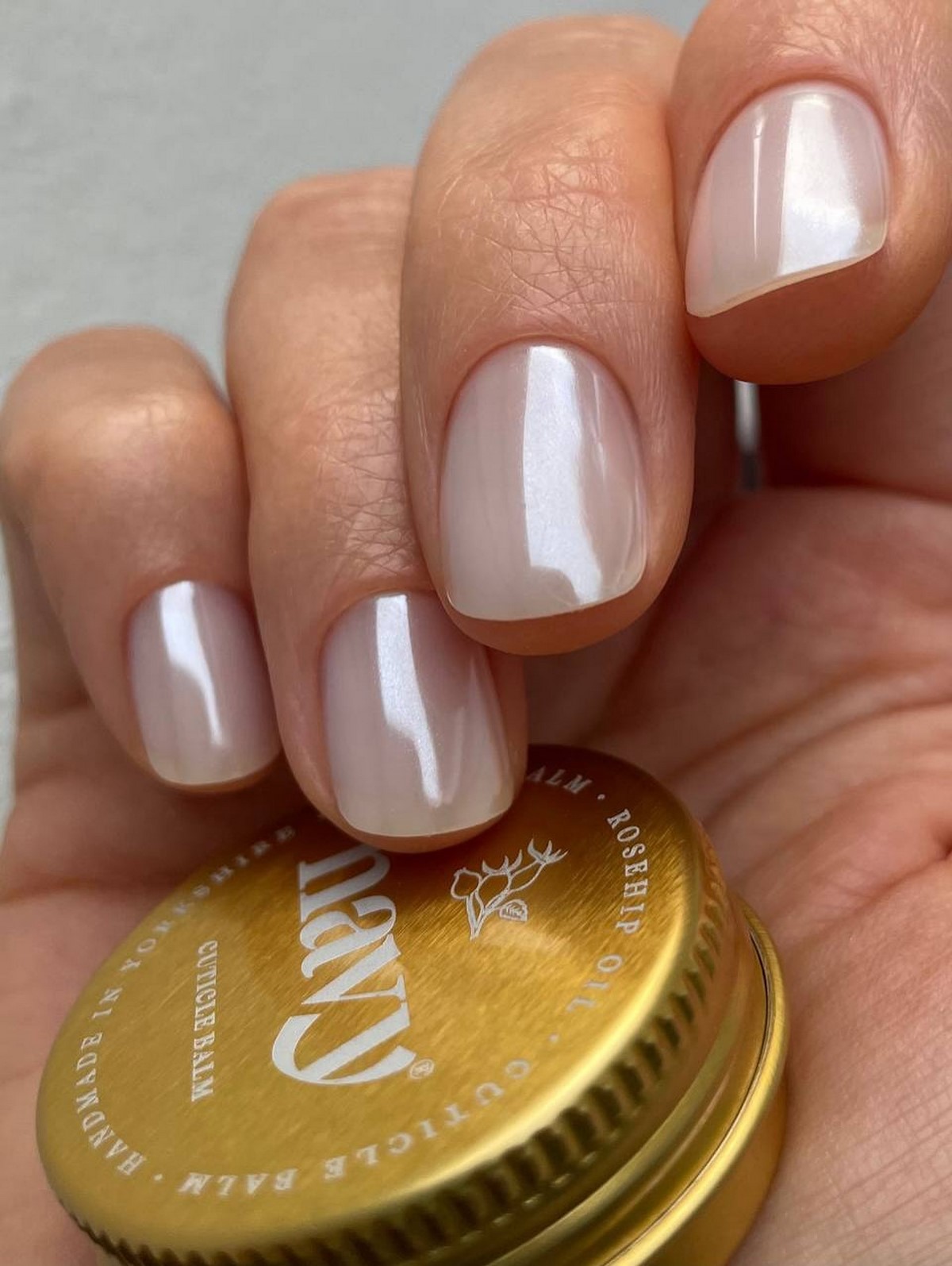 Денежный маникюр в ноябре 2026: тренды для удачи и успеха