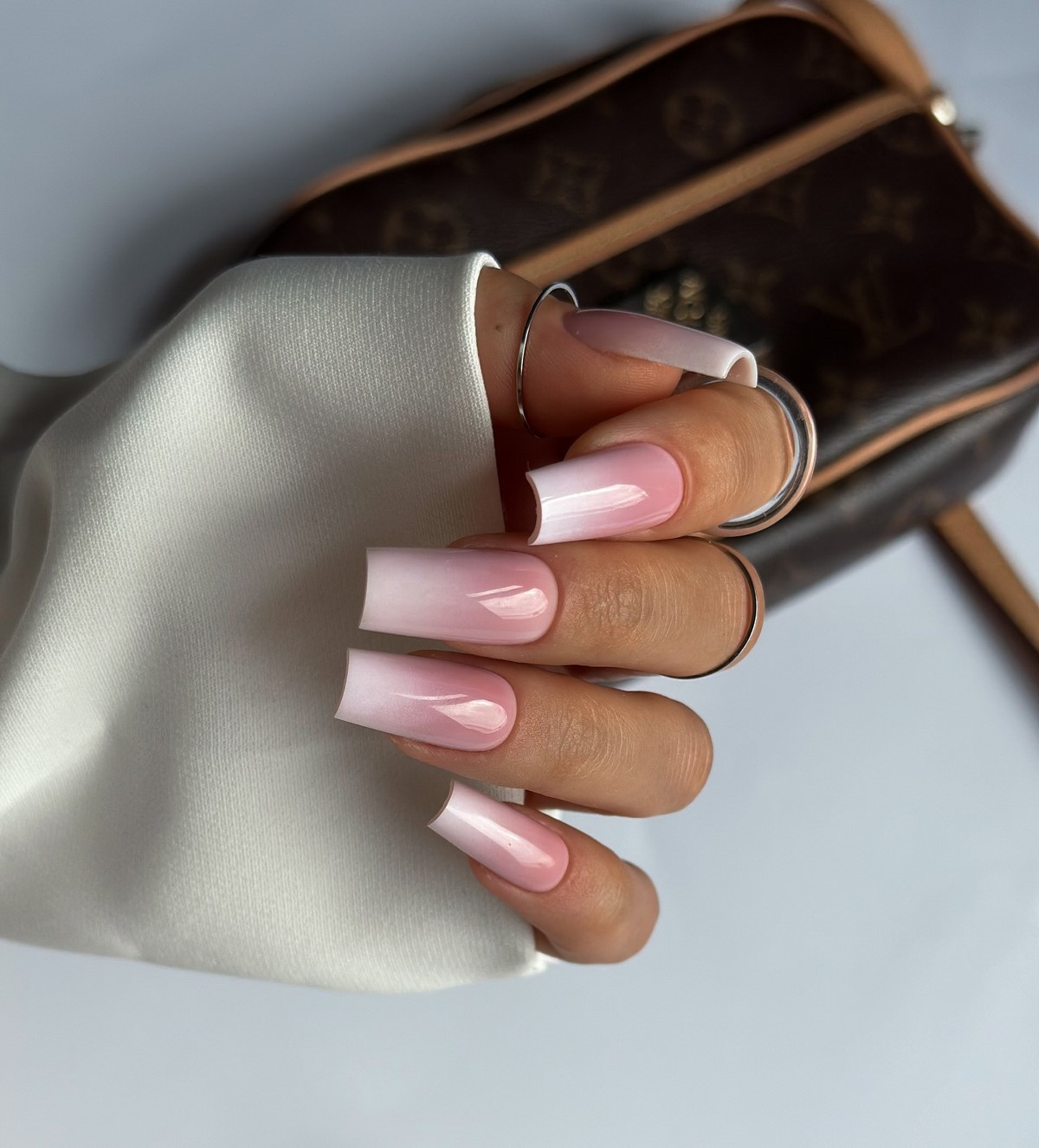 Денежный маникюр в ноябре 2026: тренды для удачи и успеха