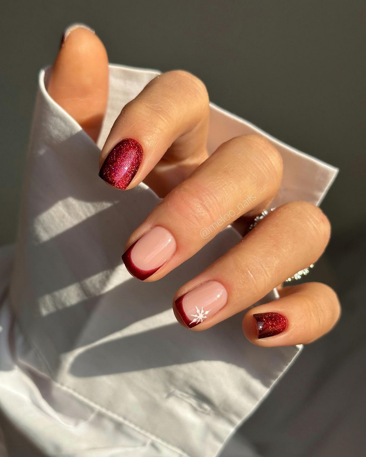 Денежный маникюр в ноябре 2026: тренды для удачи и успеха