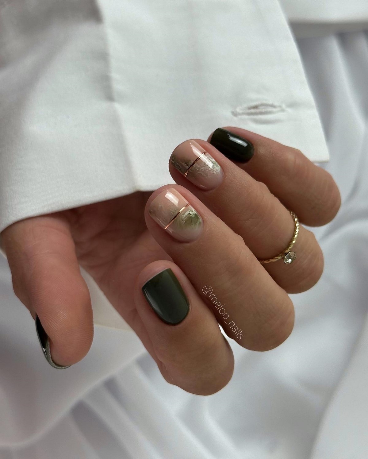 Денежный маникюр в ноябре 2026: тренды для удачи и успеха