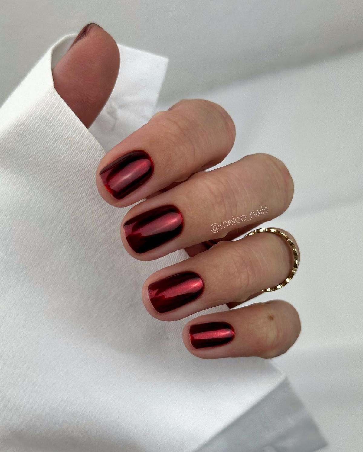 Денежный маникюр в ноябре 2026: тренды для удачи и успеха