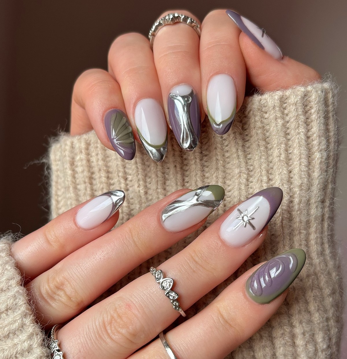 Денежный маникюр в ноябре 2026: тренды для удачи и успеха