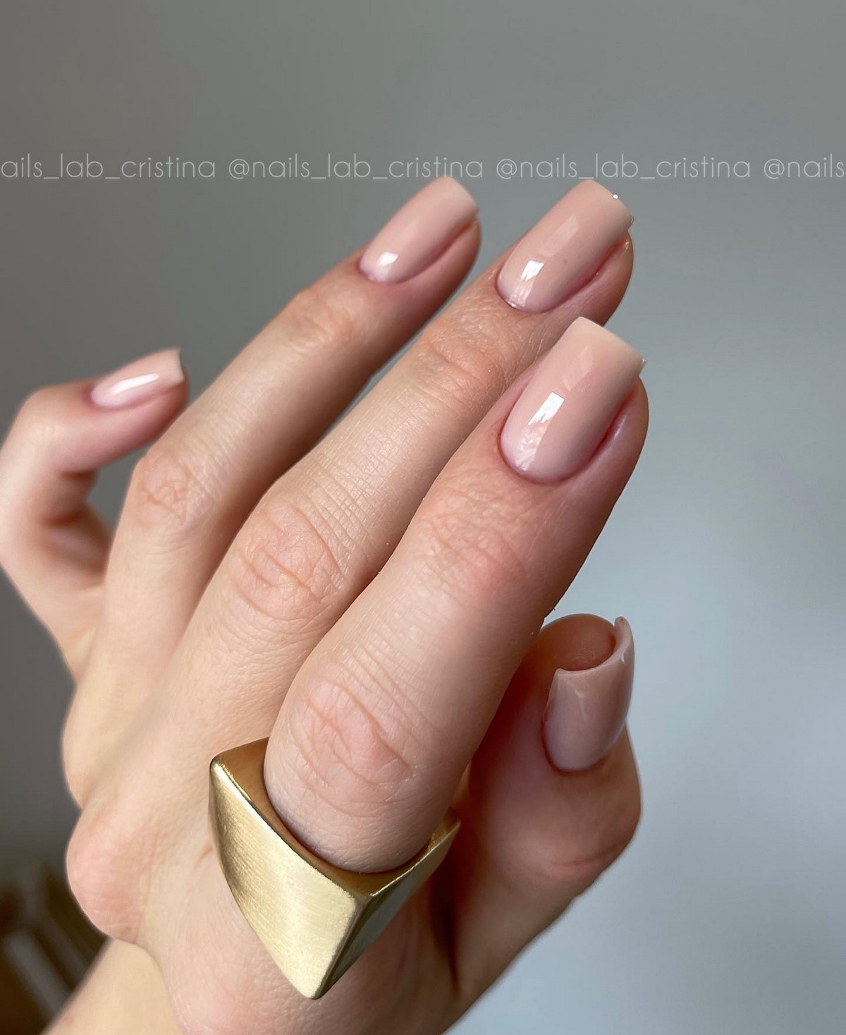 Денежный маникюр в ноябре 2026: тренды для удачи и успеха