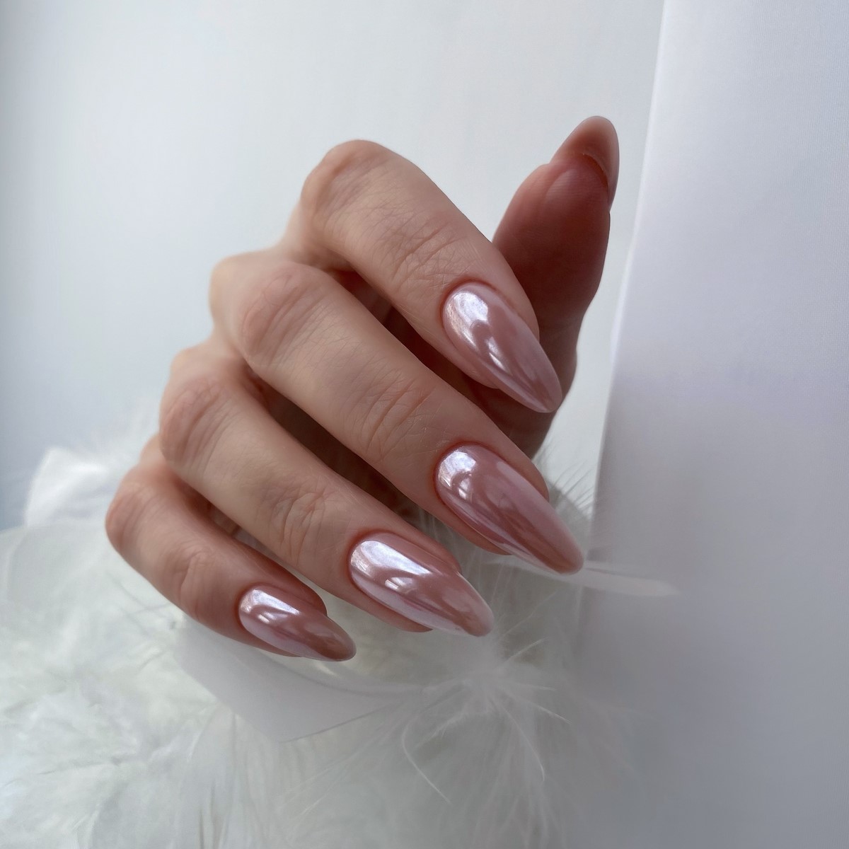 Денежный маникюр в ноябре 2026: тренды для удачи и успеха