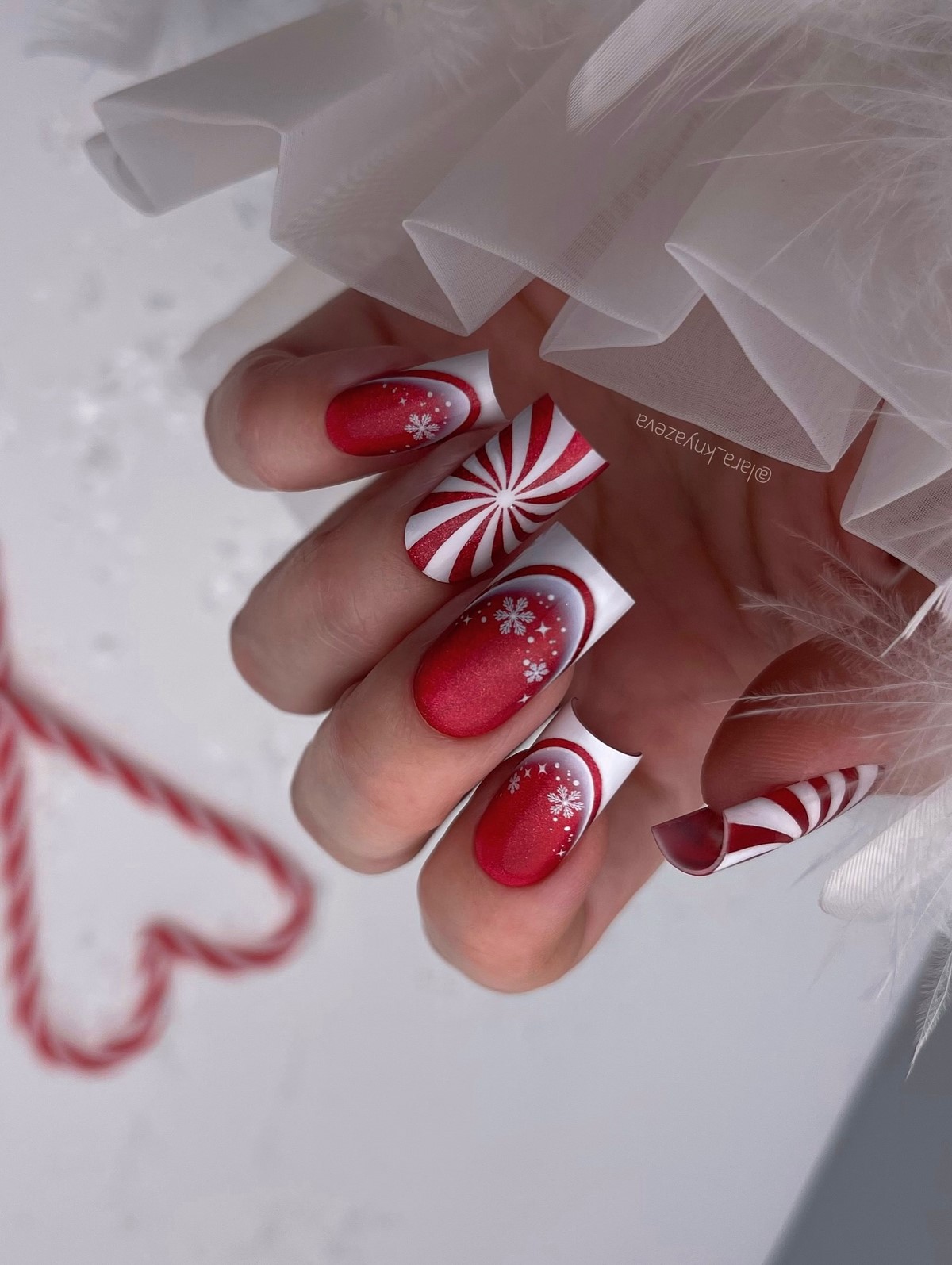 Самые красивые идеи зимнего маникюра на декабрь 2026