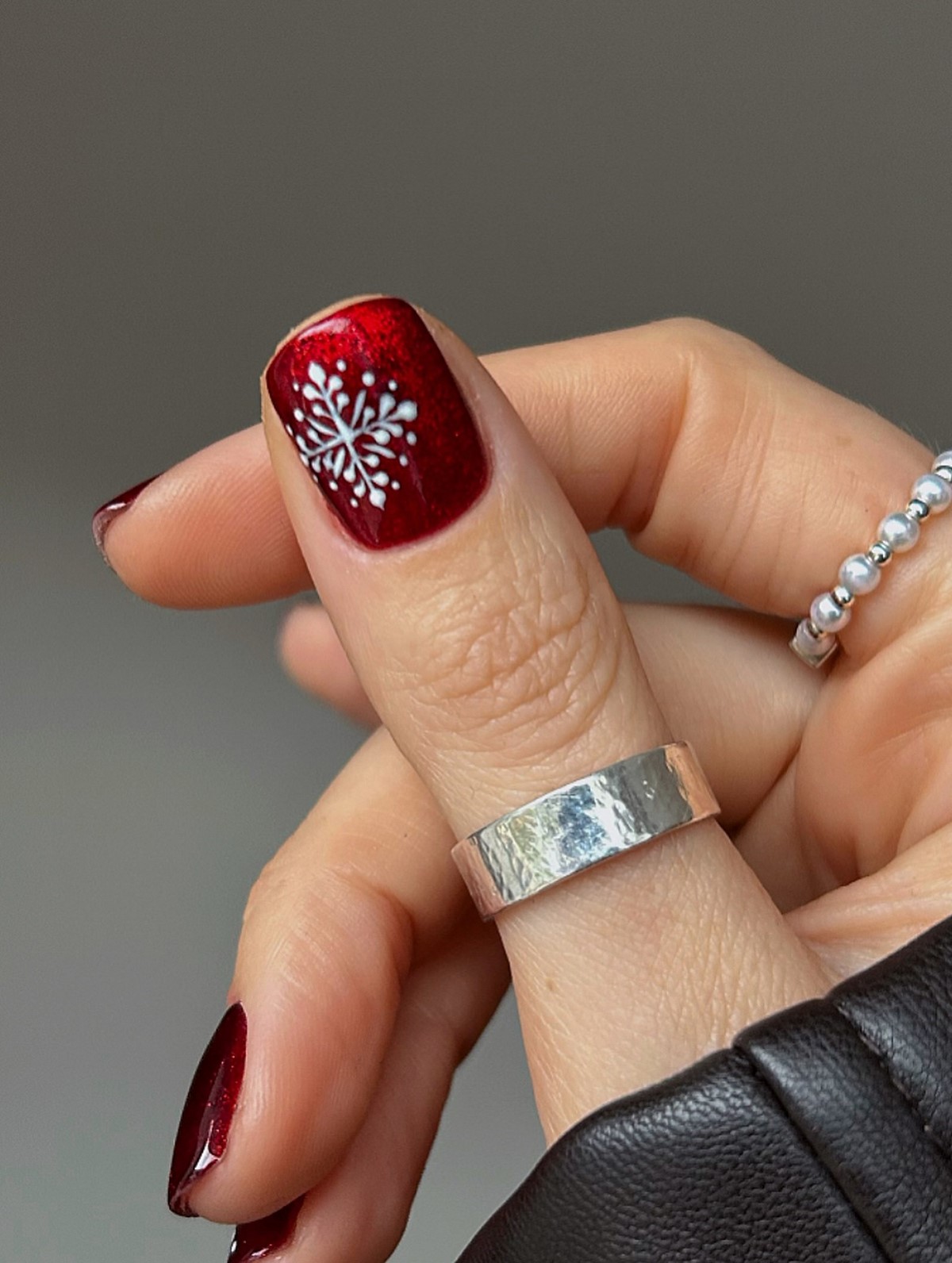 Самые красивые идеи зимнего маникюра на декабрь 2026