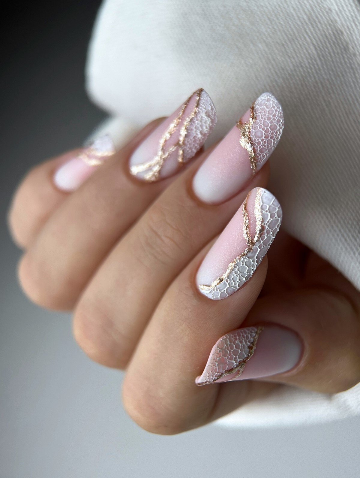 Самые красивые идеи зимнего маникюра на декабрь 2026