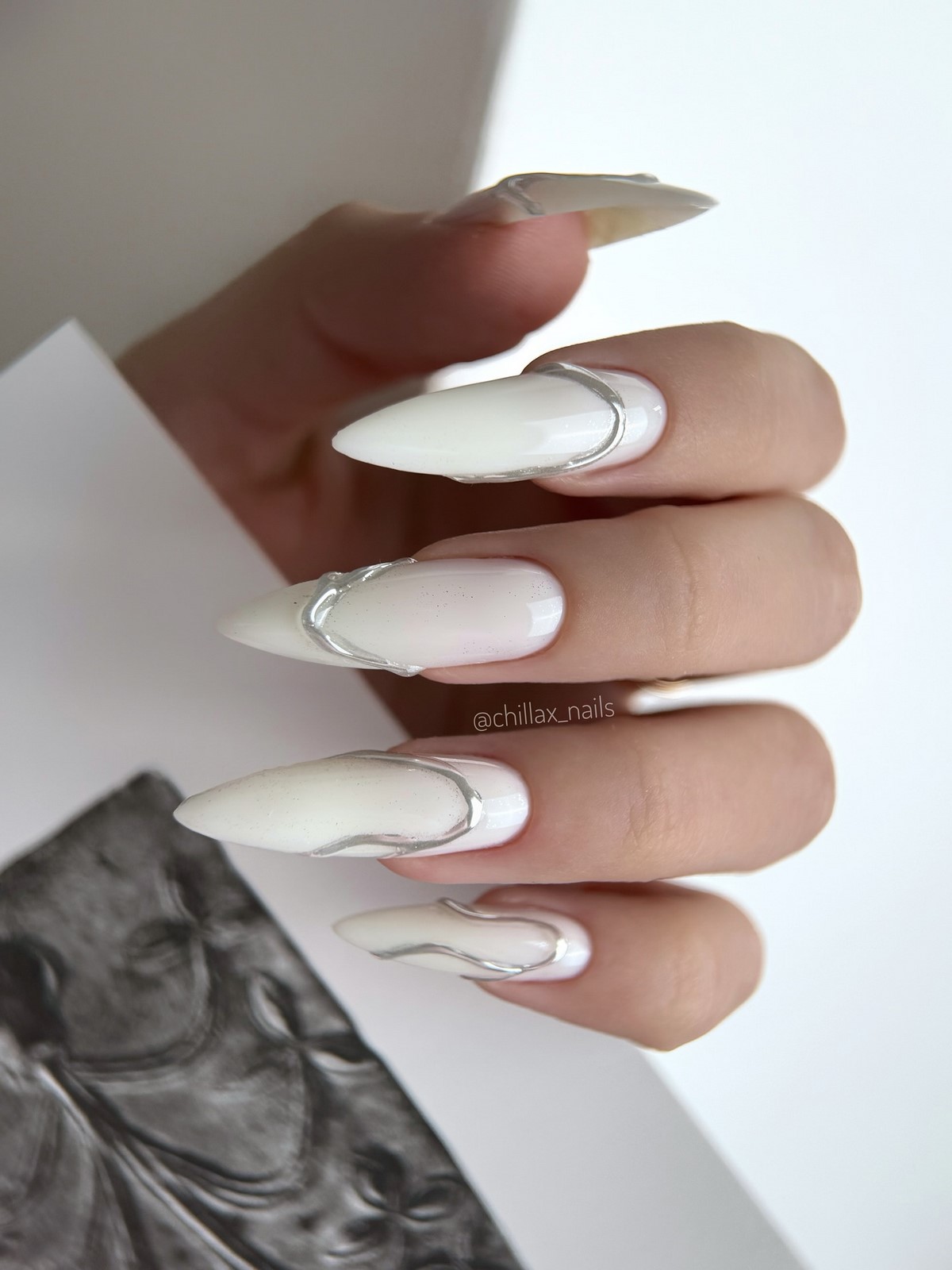 Самые красивые идеи зимнего маникюра на декабрь 2026