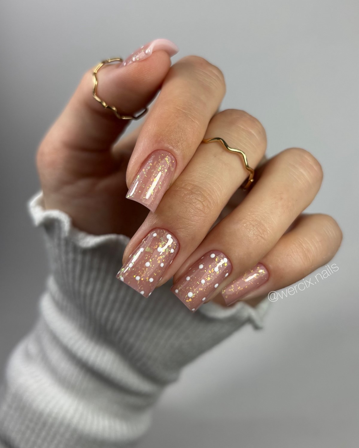 Самые красивые идеи зимнего маникюра на декабрь 2026