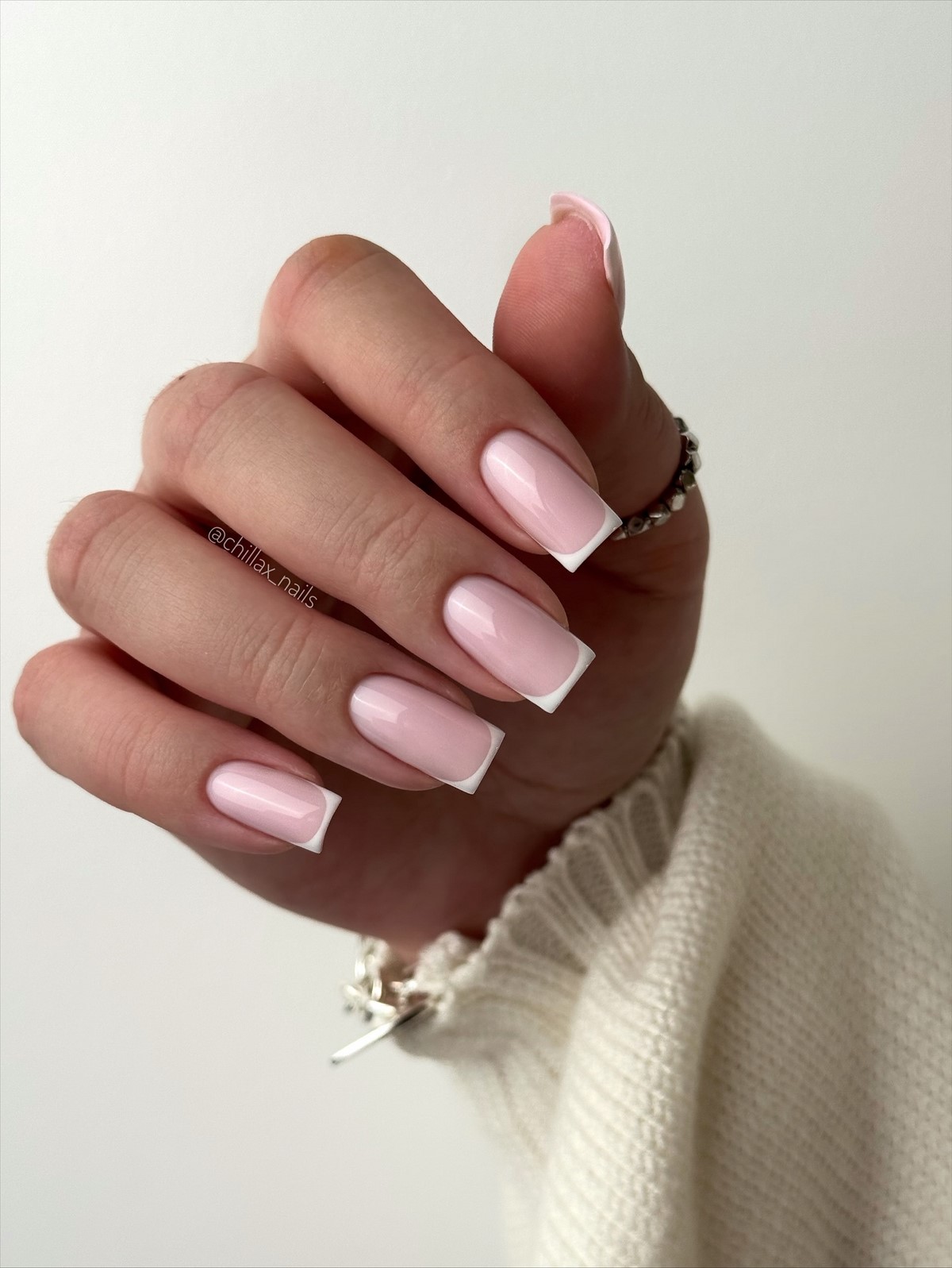 Самые красивые идеи зимнего маникюра на декабрь 2026