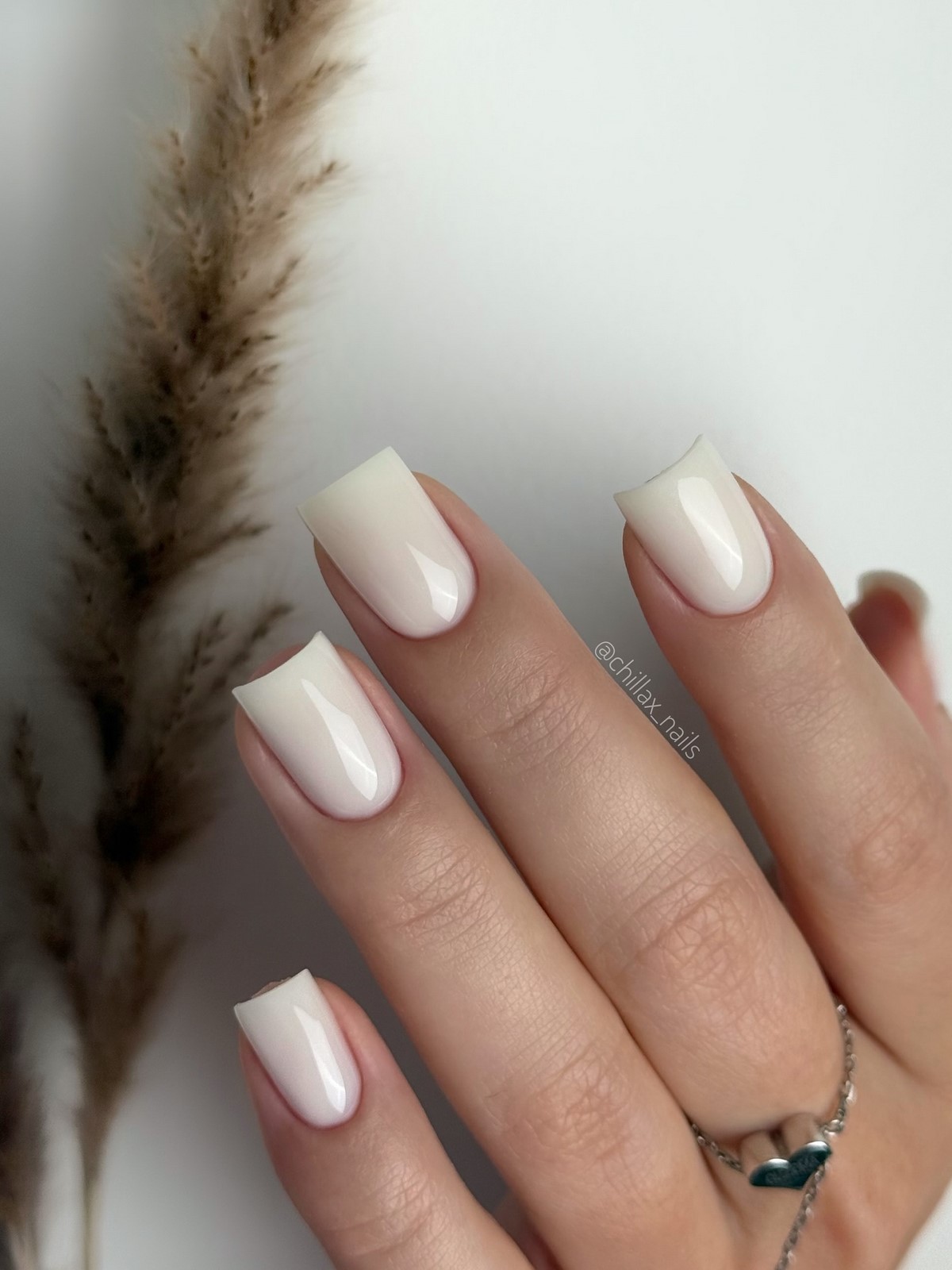 Самые красивые идеи зимнего маникюра на декабрь 2026