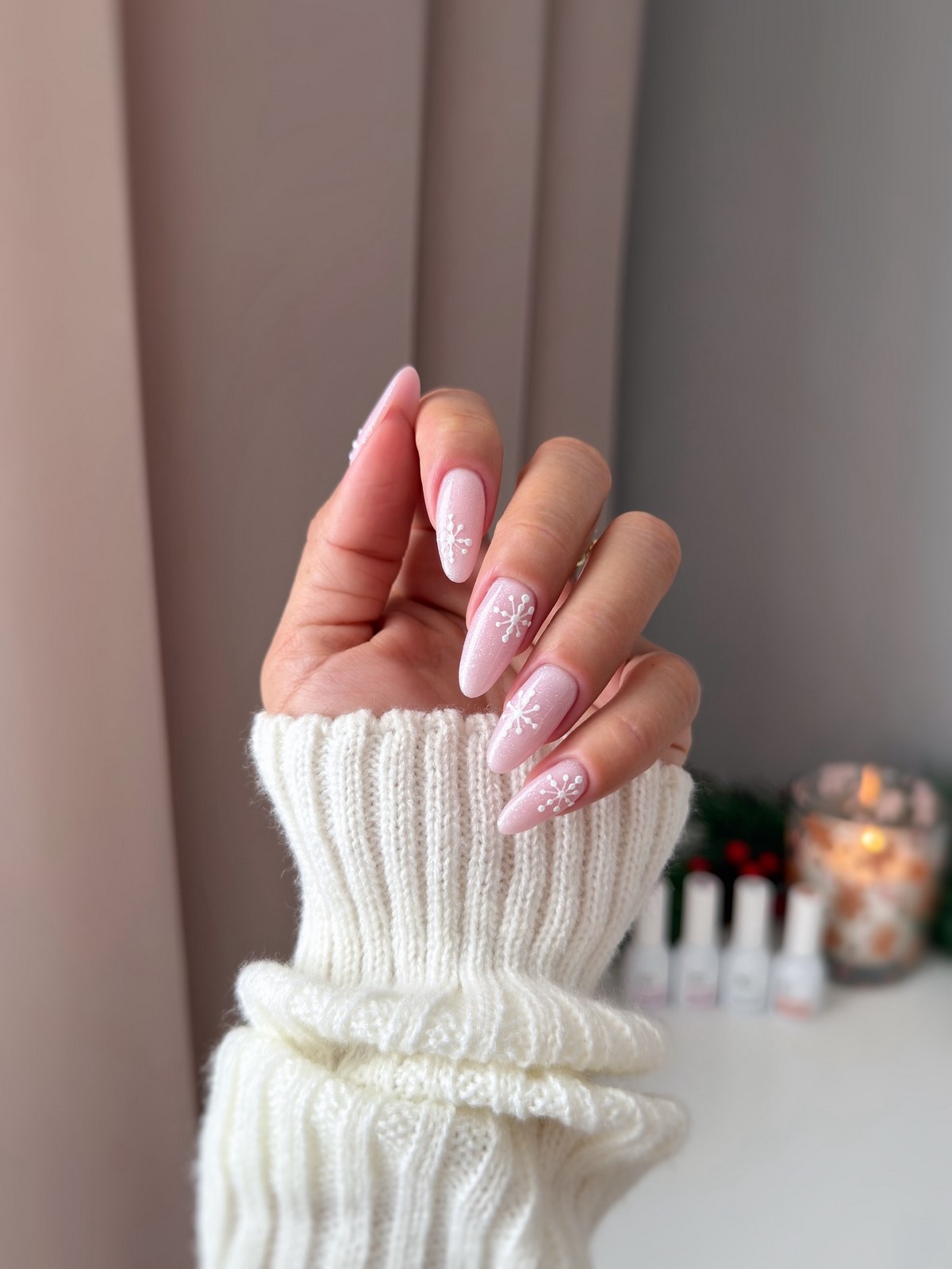 Самые красивые идеи зимнего маникюра на декабрь 2026