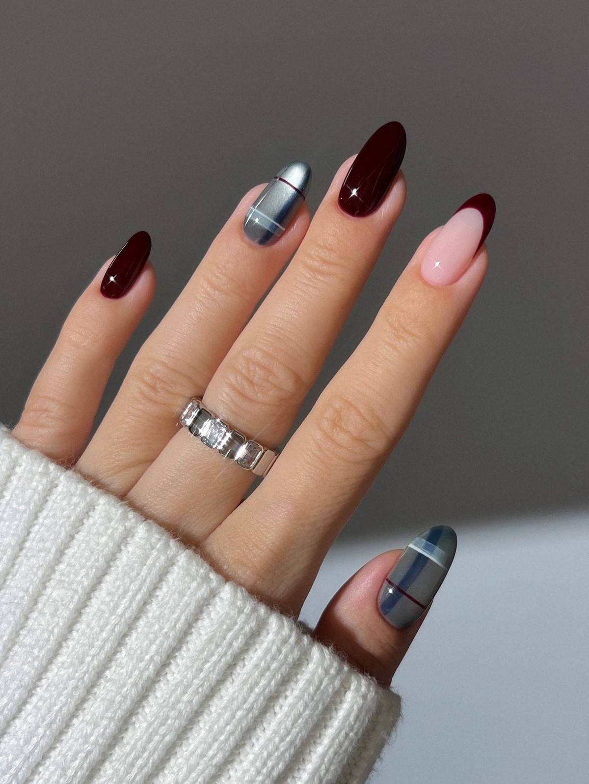 Самые красивые идеи зимнего маникюра на декабрь 2026