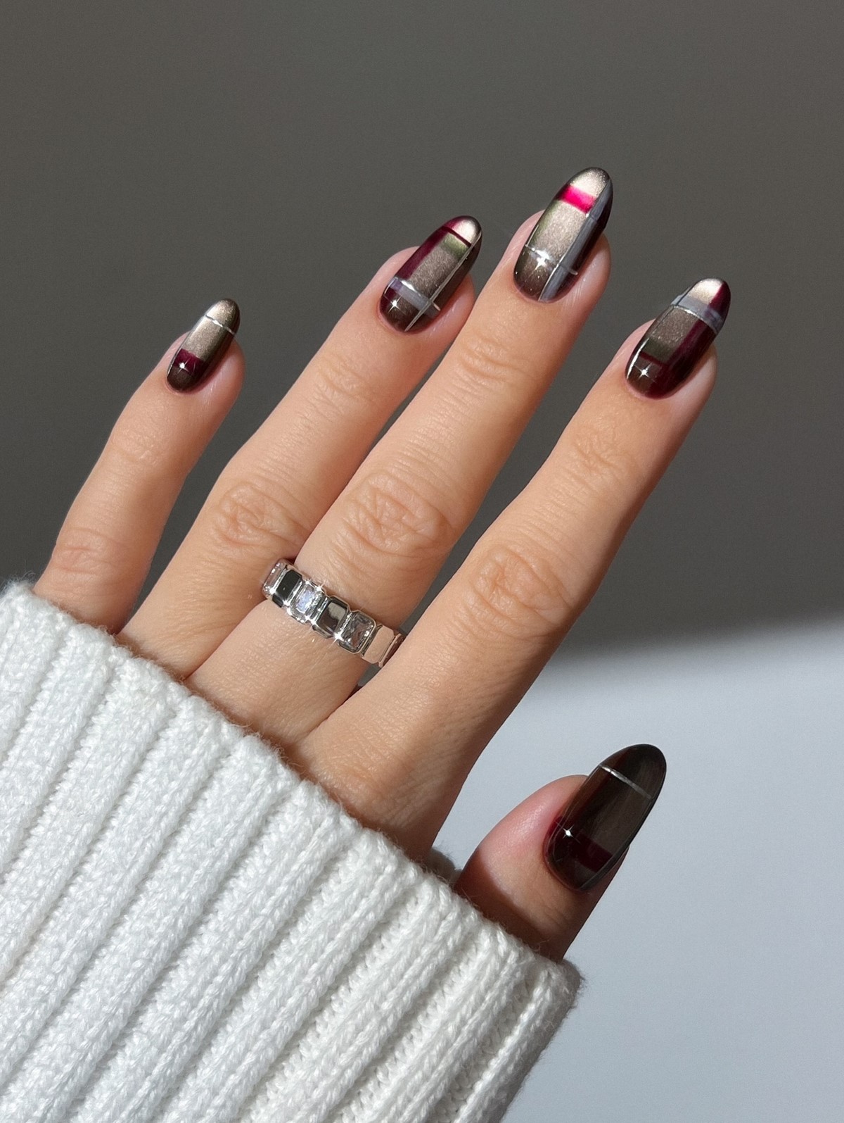 Самые красивые идеи зимнего маникюра на декабрь 2026