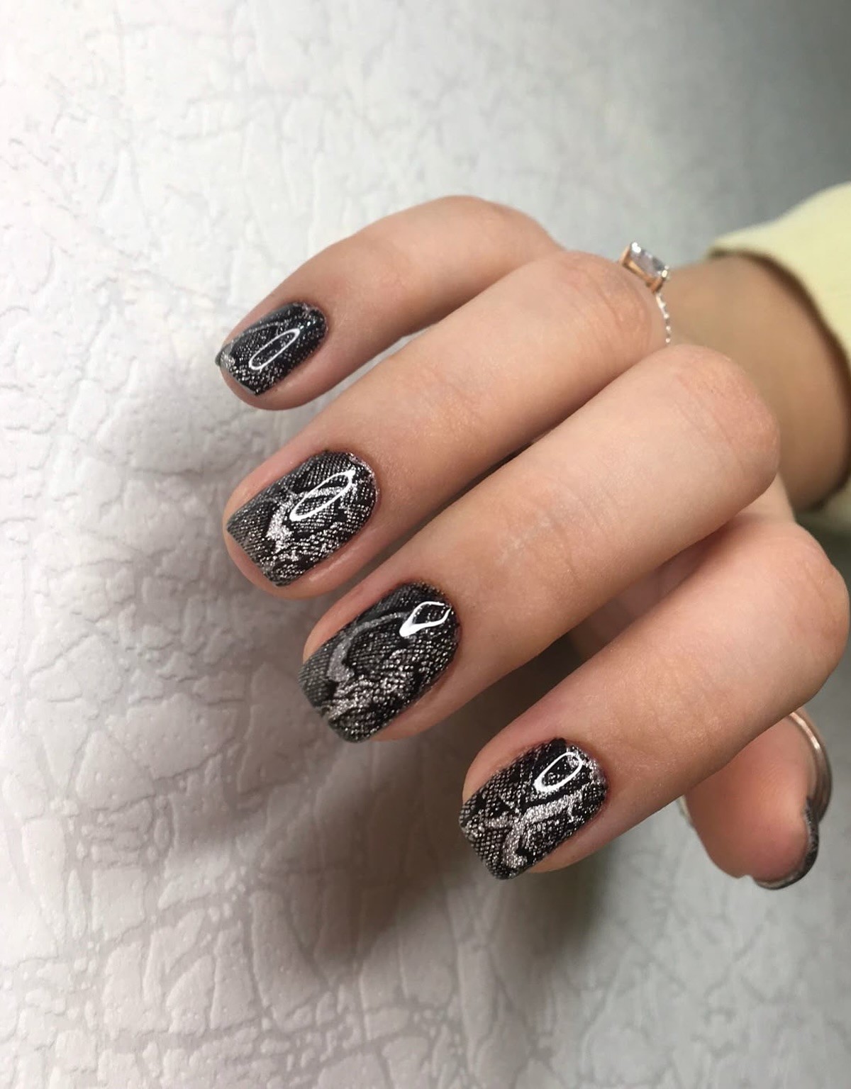 Самые красивые идеи зимнего маникюра на декабрь 2026