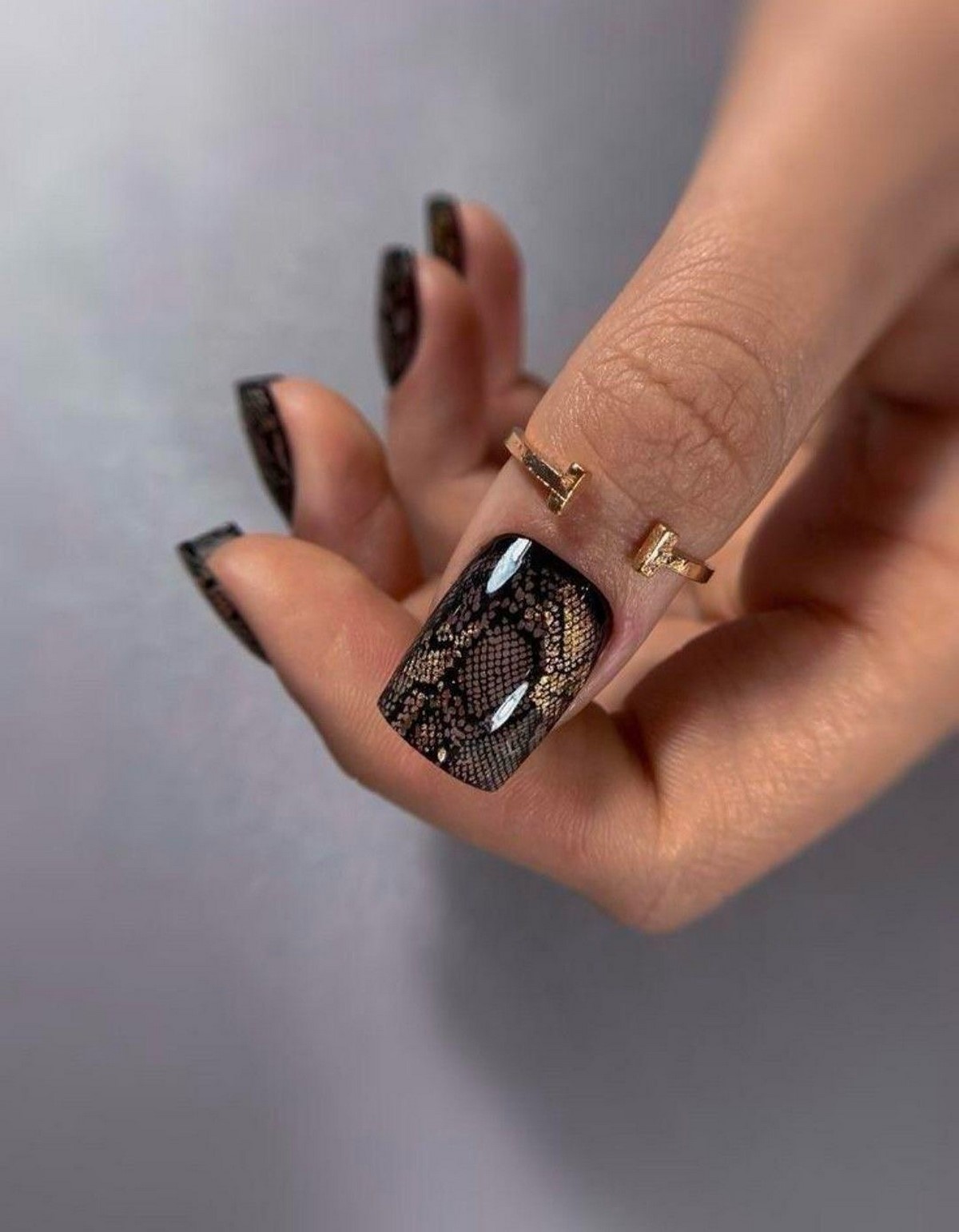 Самые красивые идеи зимнего маникюра на декабрь 2026