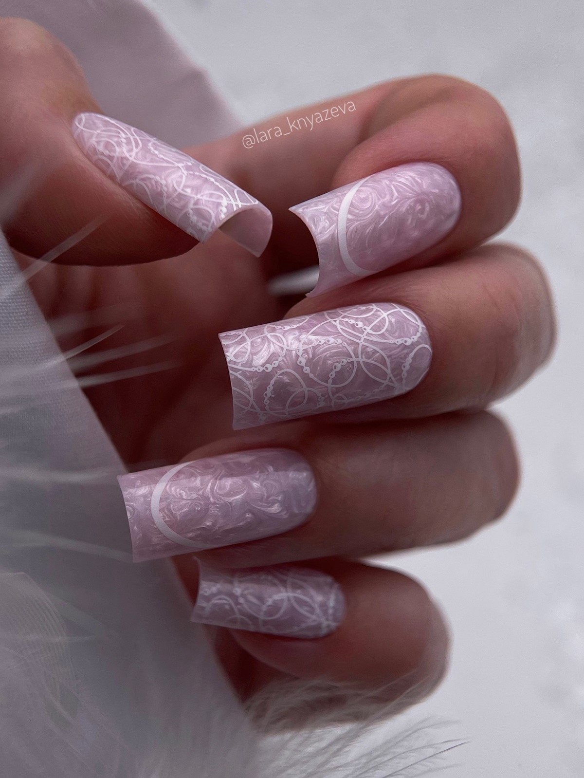 Самые красивые идеи зимнего маникюра на декабрь 2026