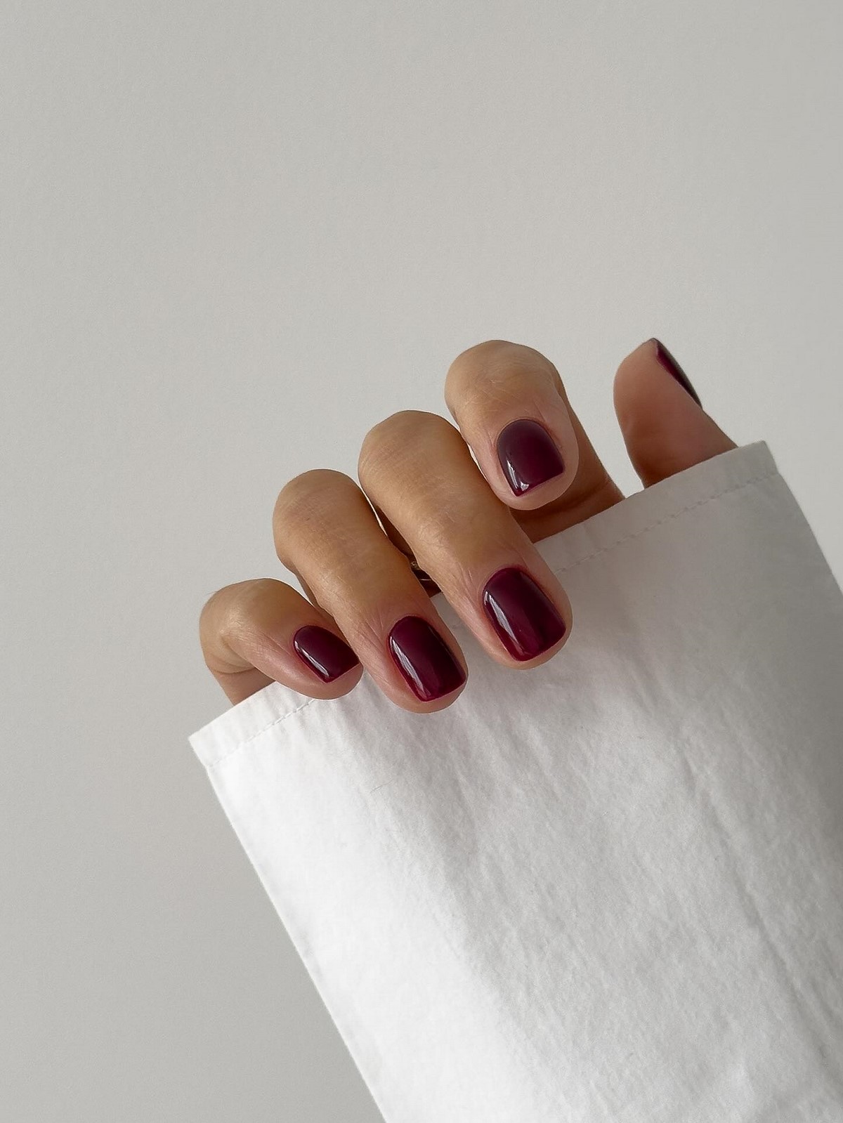 Самые красивые идеи зимнего маникюра на декабрь 2026