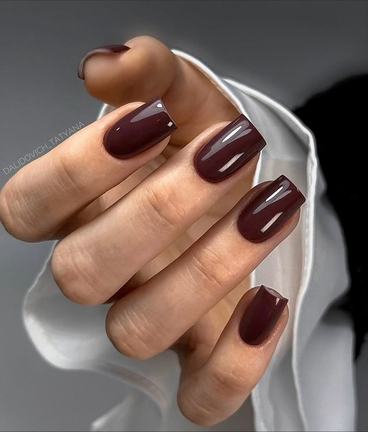 Самые красивые идеи зимнего маникюра на декабрь 2026