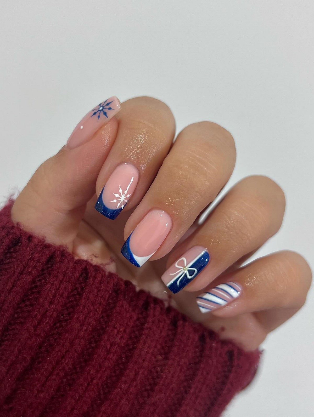 Самые красивые идеи зимнего маникюра на декабрь 2026