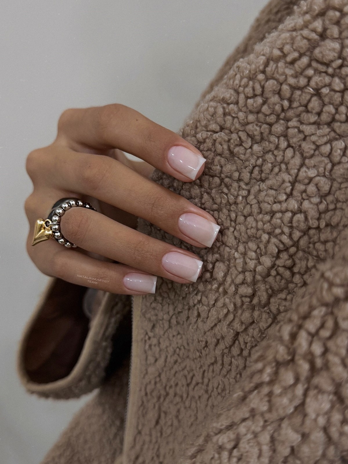 Самые красивые идеи зимнего маникюра на декабрь 2026