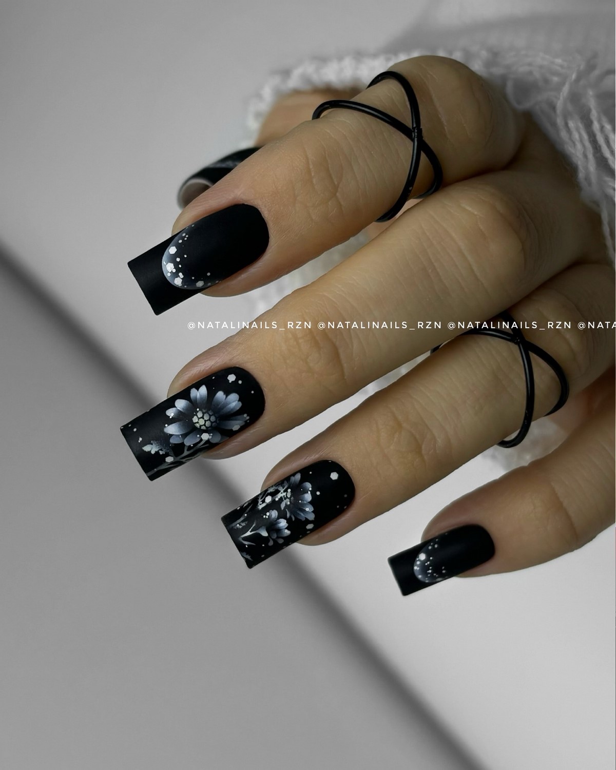 Самые красивые идеи зимнего маникюра на декабрь 2026