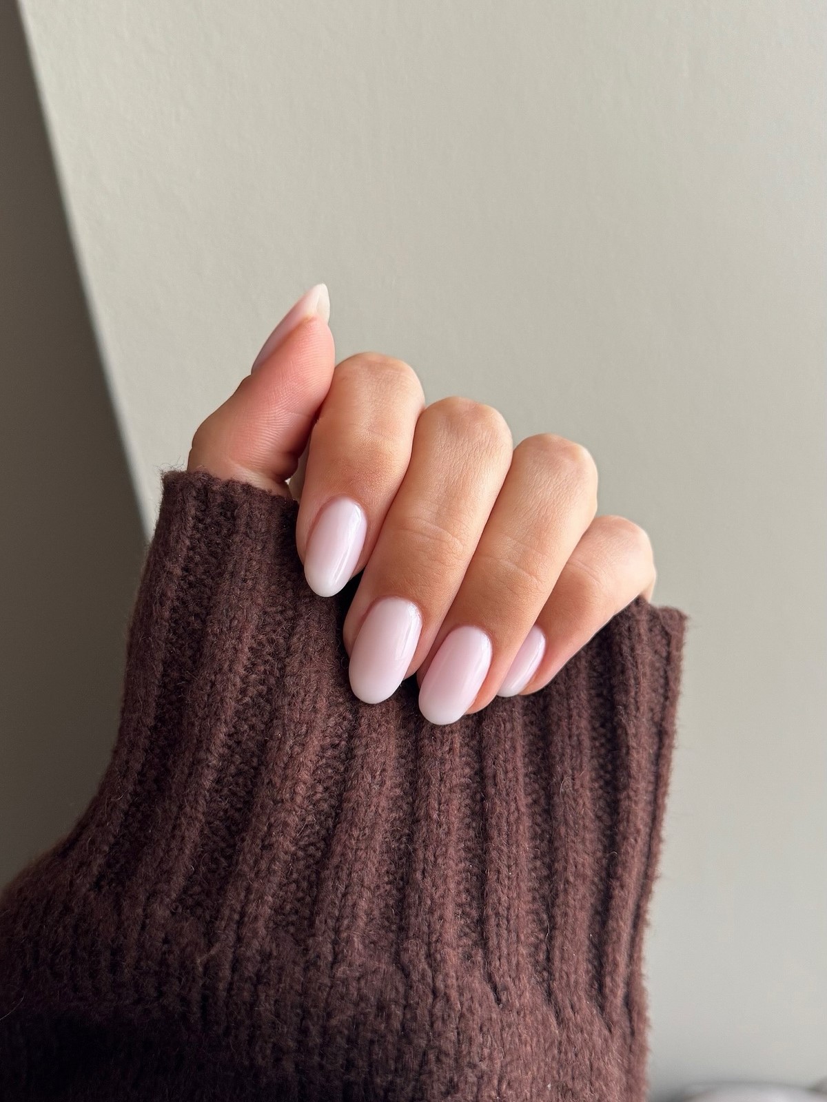 Самые красивые идеи зимнего маникюра на декабрь 2026