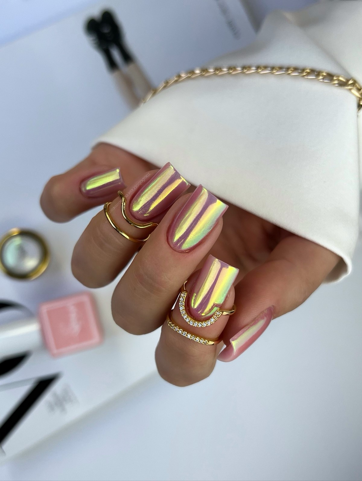 Самые красивые идеи зимнего маникюра на декабрь 2026