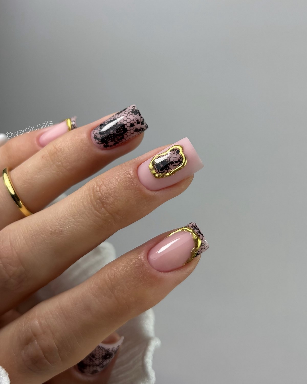 Самые красивые идеи зимнего маникюра на декабрь 2026