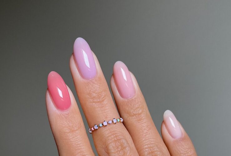 Маникюр апреля 2026: 6 оттенков, которые выглядят дороже пастели