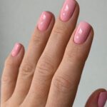 Маникюр весны 2026: оттенки, которые вытесняют беж