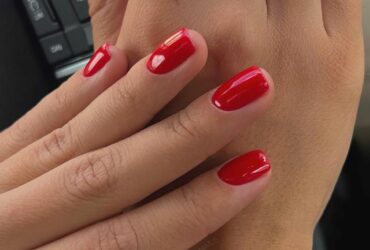 Маникюр весны 2026: оттенки, которые делают руки моложе и элегантнее