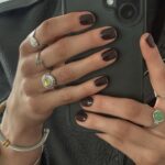Маникюр весны 2026: цвета, из-за которых руки выглядят неухоженно