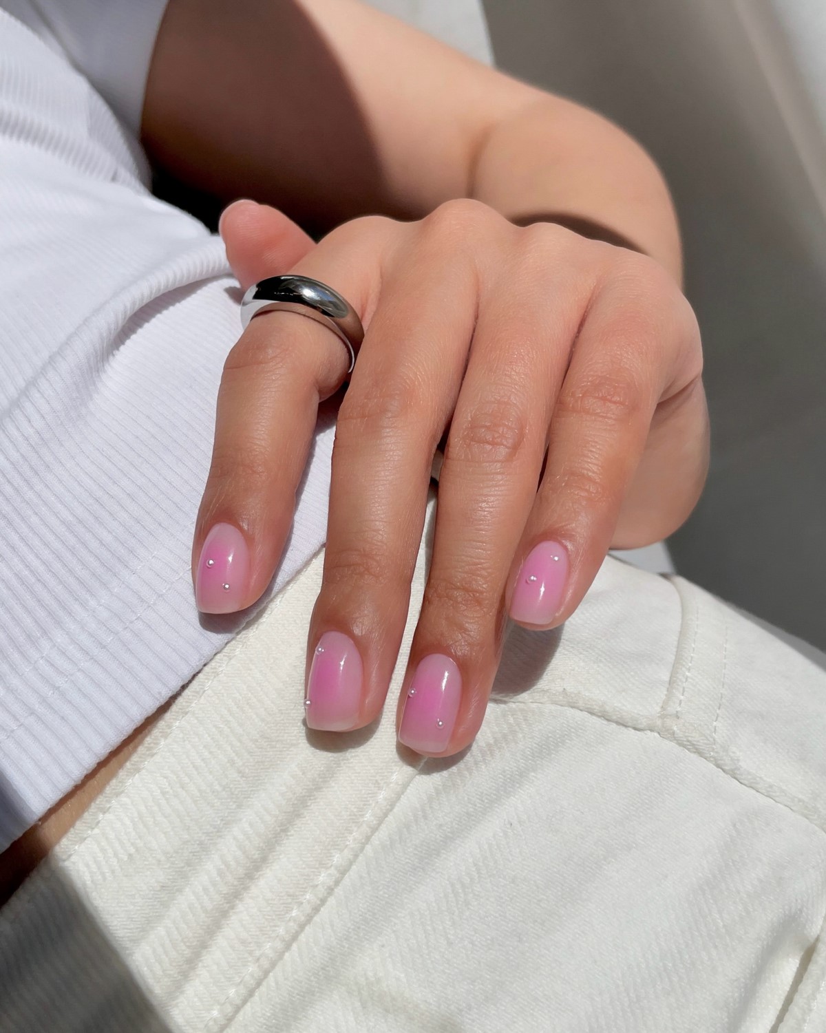 Весенний маникюр 2026: 5 оттенков вместо привычного красного