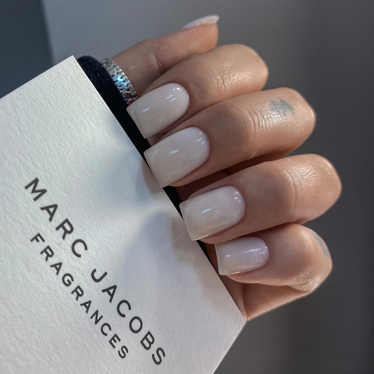 Маникюр весны 2026: 5 оттенков, которые заменяют розовый