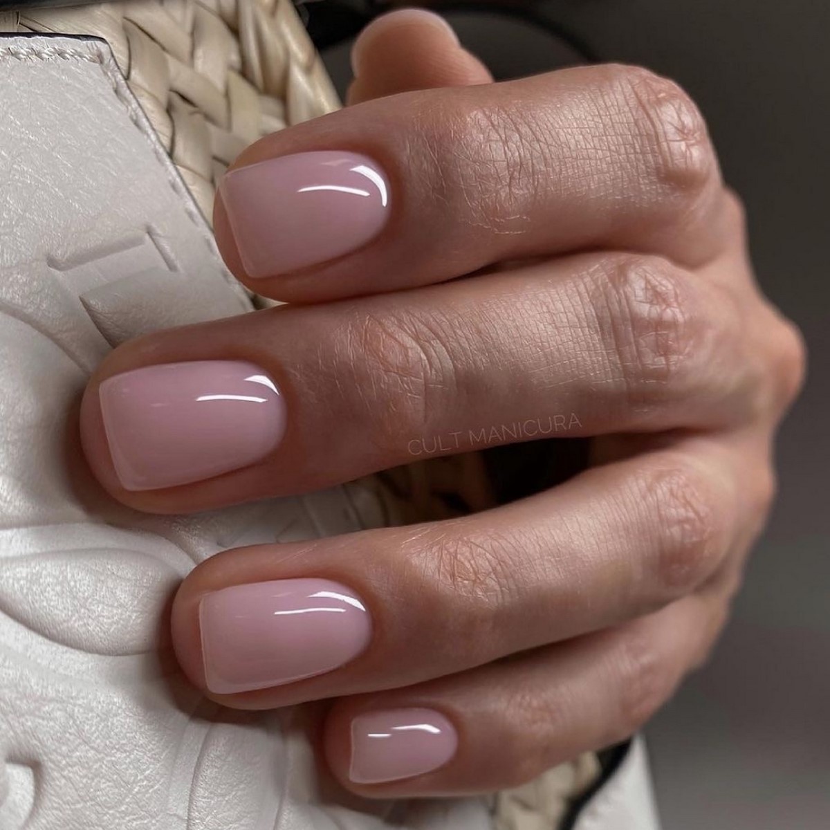 Маникюр весны 2026: какие оттенки заменяют красный