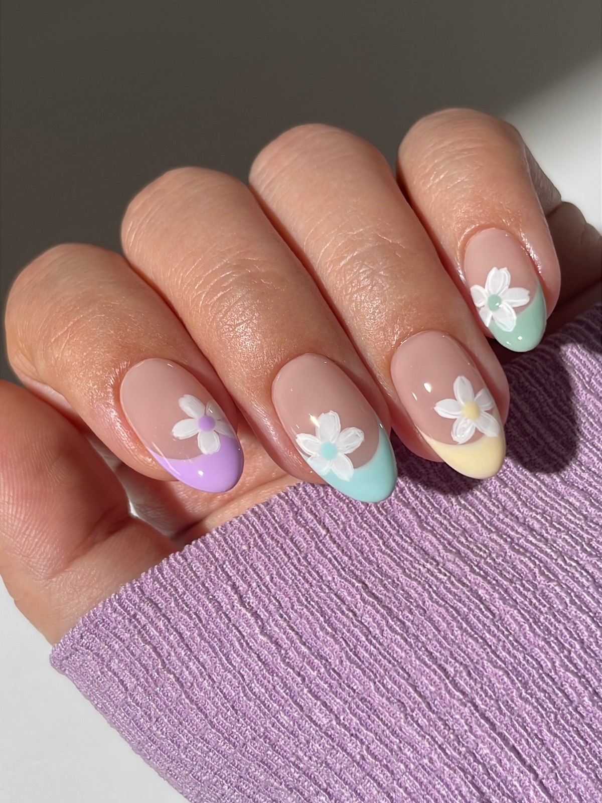 Маникюр на апрель 2026: цвета, которые хочется носить каждый день