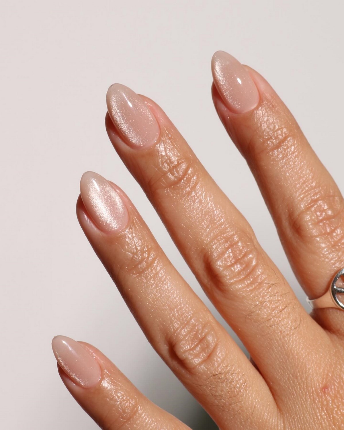 Пасхальный маникюр 2026: дизайны, которые портят даже идеальные руки