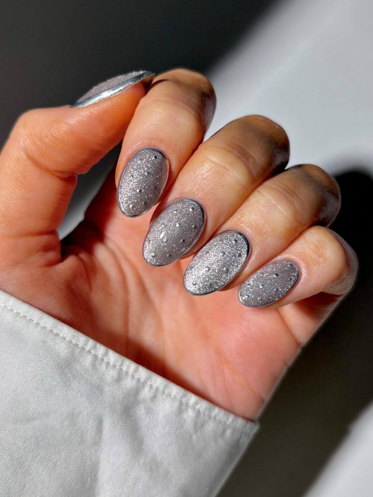 Маникюр весны 2026: цвета, из-за которых руки выглядят неухоженно