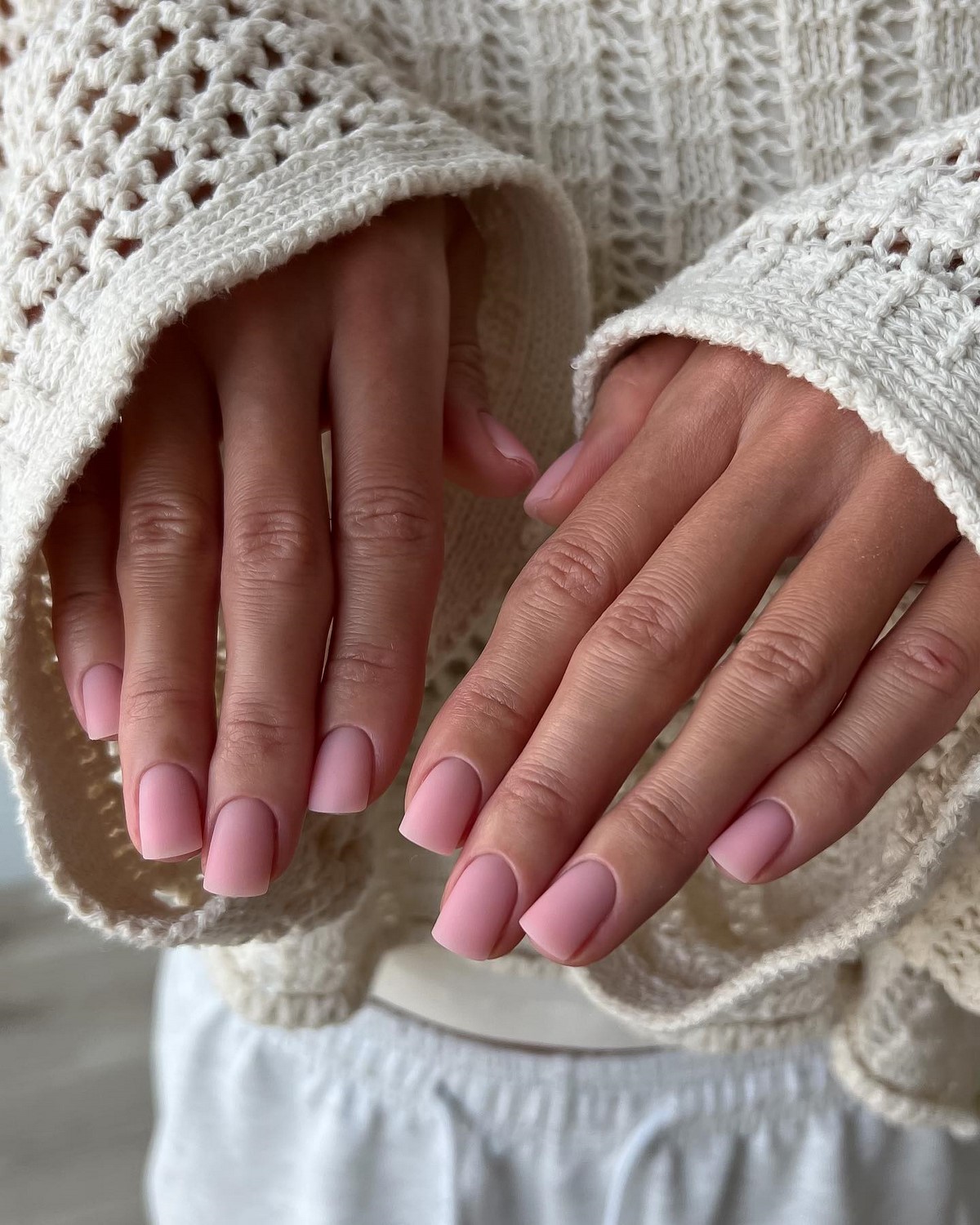 Маникюр весны 2026: цвета, из-за которых руки выглядят неухоженно