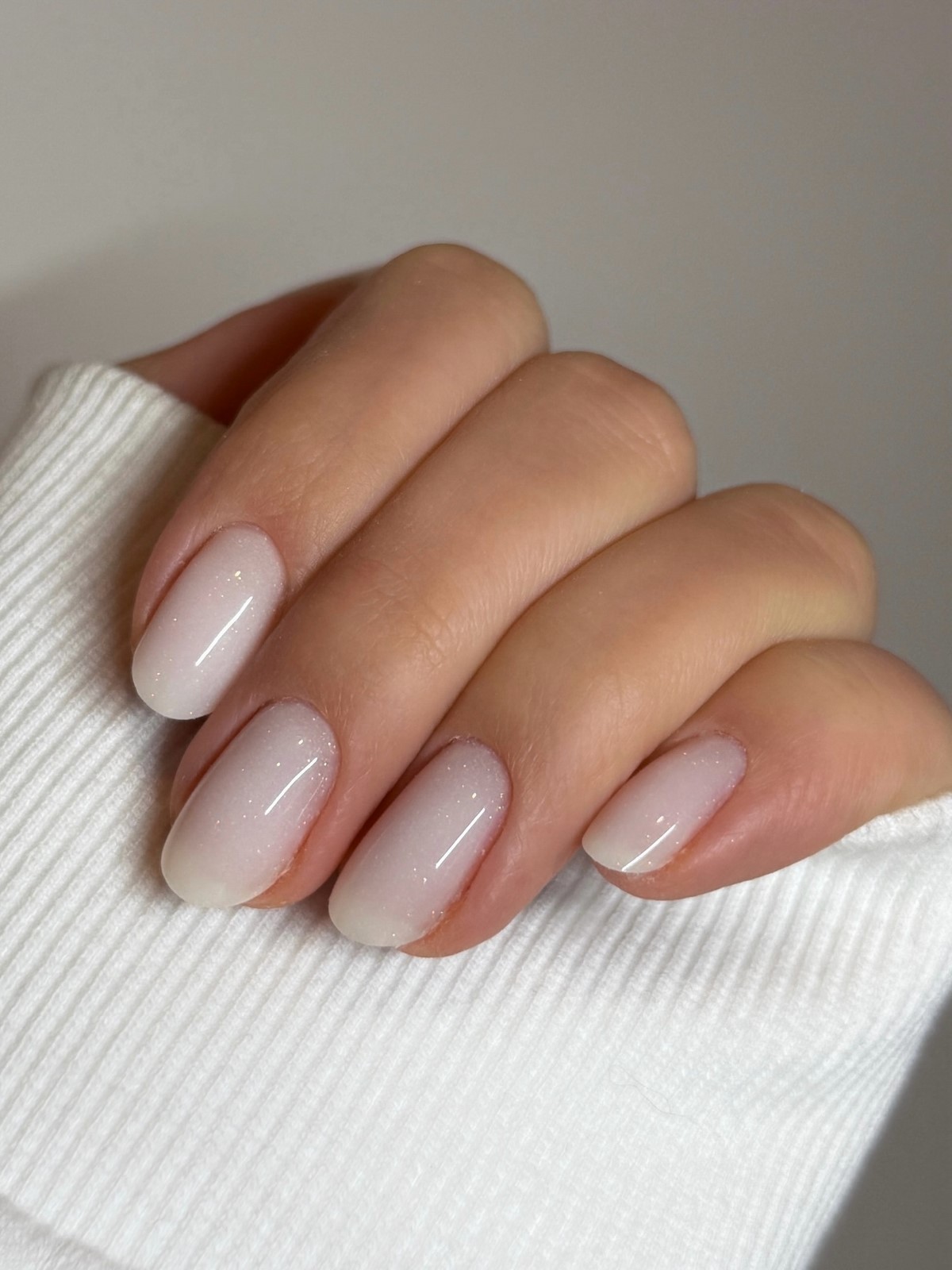 Маникюр весны 2026: какие оттенки заменяют красный