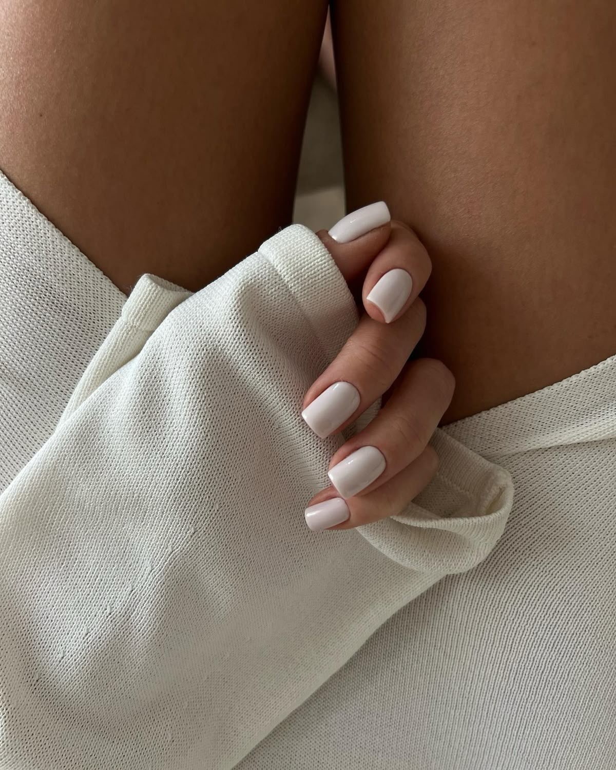 Маникюр весны 2026: оттенок, который заменяет дизайн