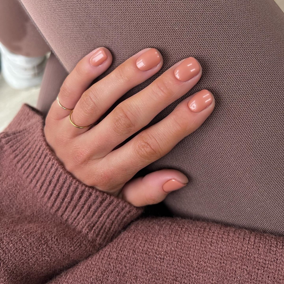 Маникюр весны 2026: цвета, из-за которых руки выглядят неухоженно