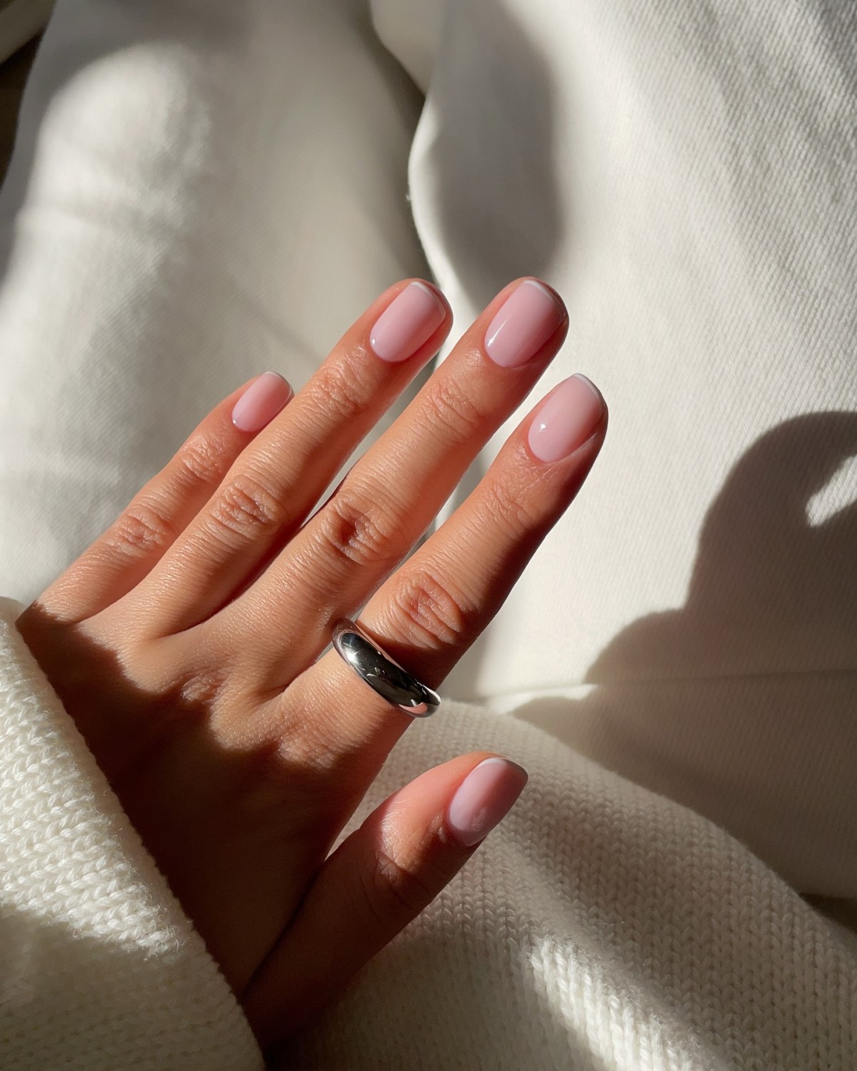 Мыльный маникюр весны 2026: эффект, который меняет все