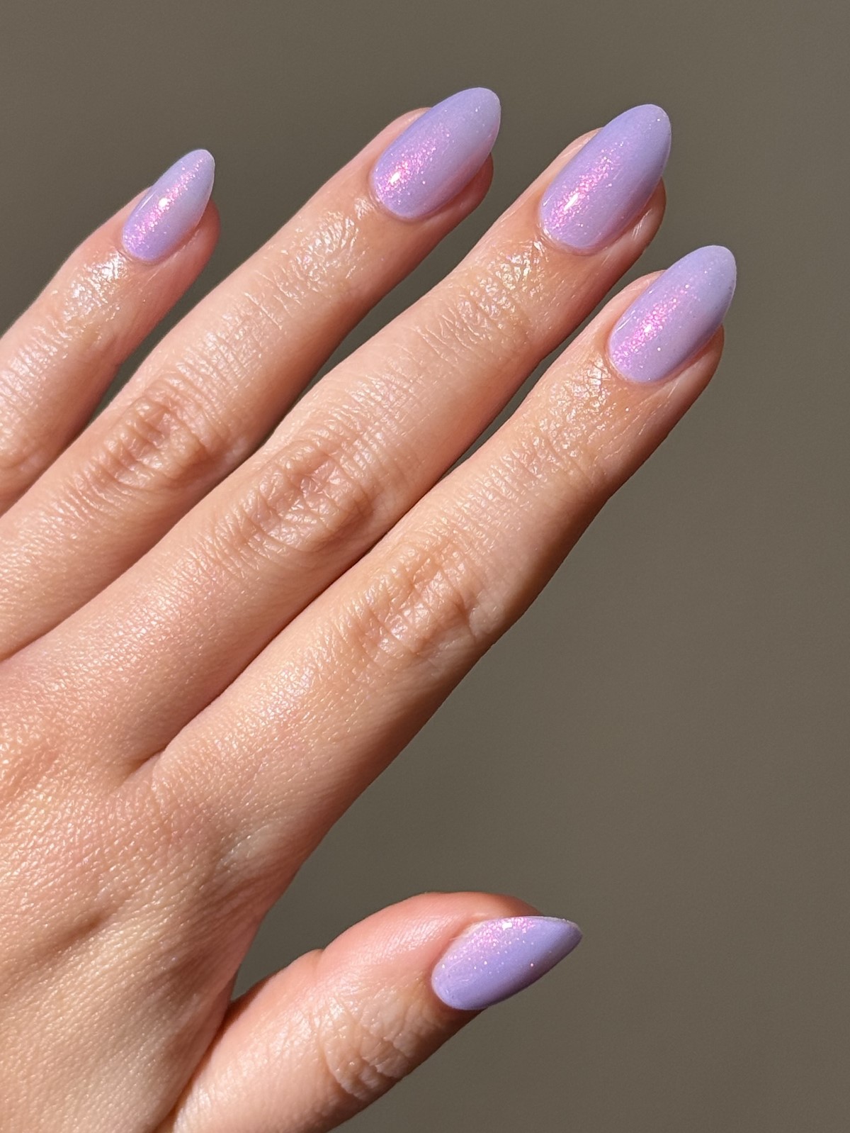 Маникюр весны 2026: оттенки, которые вытесняют беж