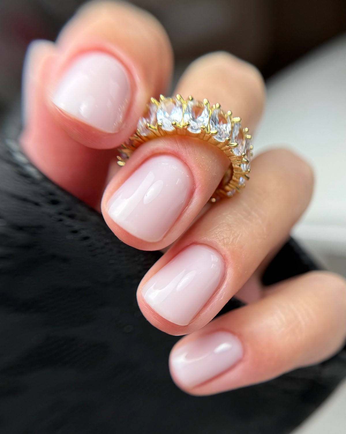 Маникюр весны 2026: оттенок, который заменяет дизайн