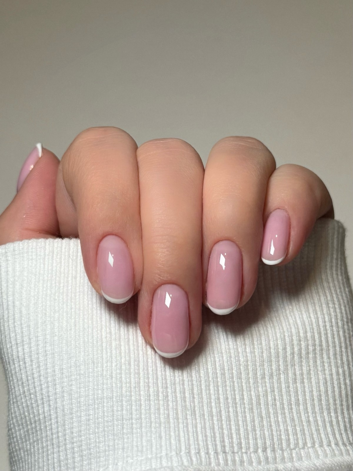 Микрофренч 2026: самый аккуратный маникюр, который выбирают