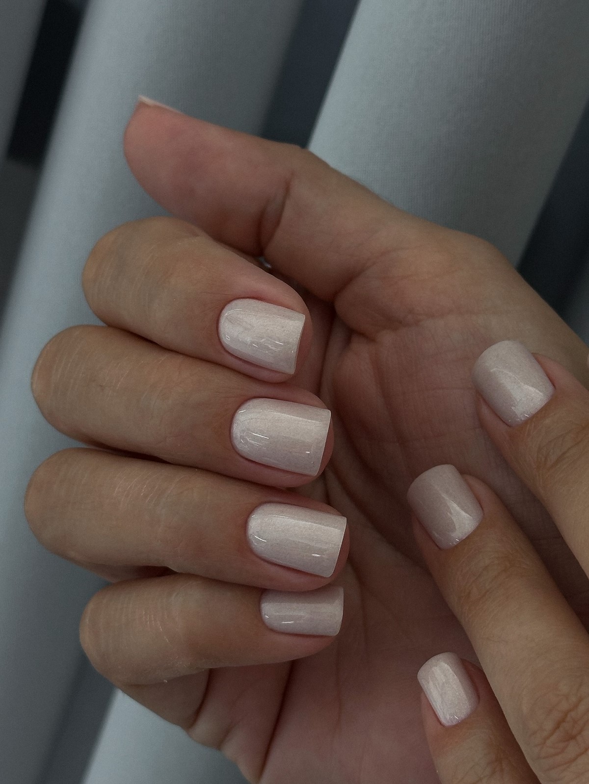 Маникюр весны 2026: цвет, который выглядит дорого без декора