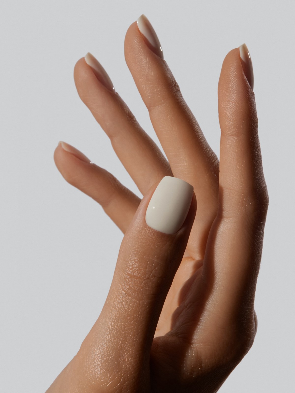 Маникюр весны 2026: оттенок, который заменяет дизайн